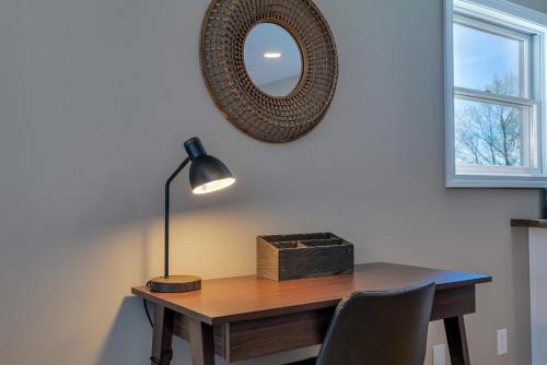 Imagen de la galería de 2BR Condo Downtown SWH w/ Ocean Views [Driftwood], en Southwest Harbor