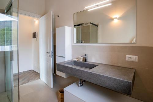 Bilik mandi di Villa Margidore