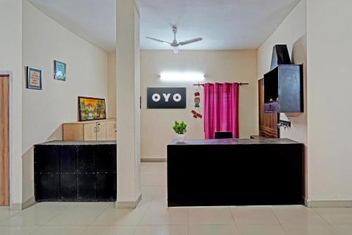 Vestíbul o recepció de OYO Hotel Amaira Home