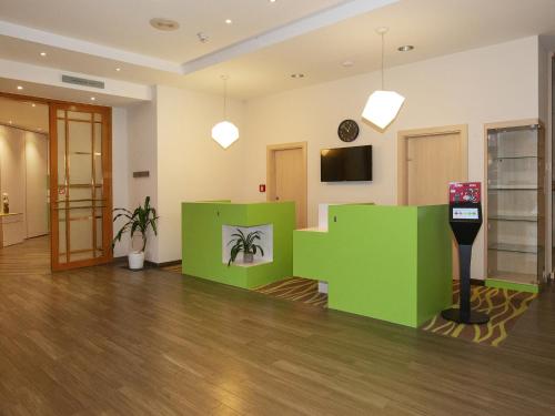 Fuajee või vastuvõtt majutusasutuses DORMERO Hotel Greifswald