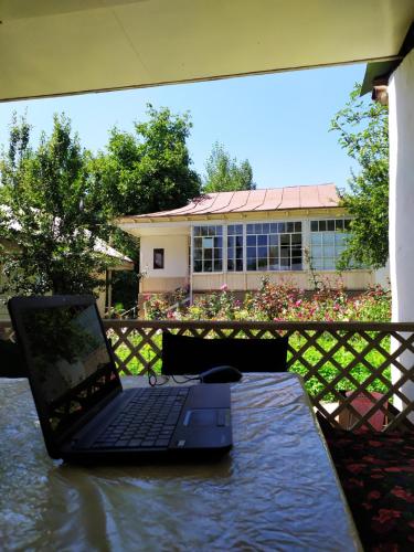 Zahrada ubytování Riverside Guest house Mashkhur