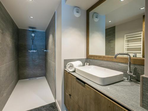 Cocon chaleureux avec Wifi, garage et accès direct aux pistes dans résidence neuve à Val-d'Isère