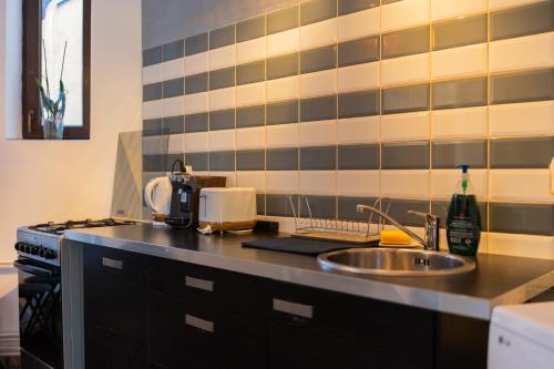 Η κουζίνα ή μικρή κουζίνα στο Prime Location - Breathtaking Architectural Views