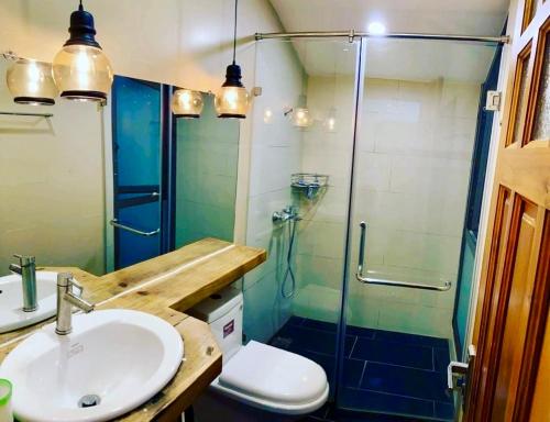 a bathroom with a sink and a shower and a toilet at KaoCat Sea Villa w/3BR 2BA AC 3km to DT & NightMK in Phú Quốc