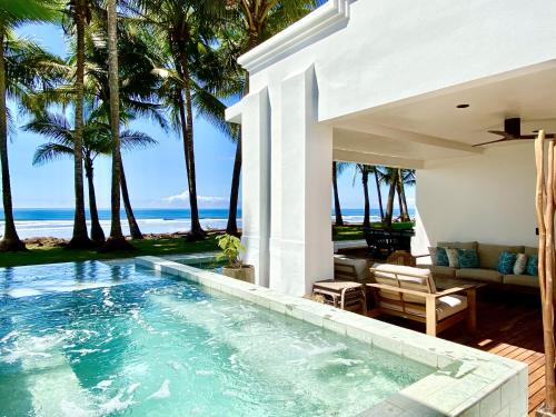 Πισίνα στο ή κοντά στο Modern Beachfront Paradise - Hermosa Palms 8