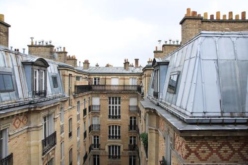 PARIS SOUS LES TOITS