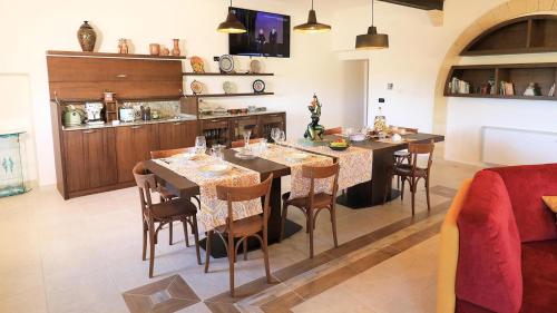 a kitchen and dining room with a table and chairs at La Valle delle Rose in Massafra