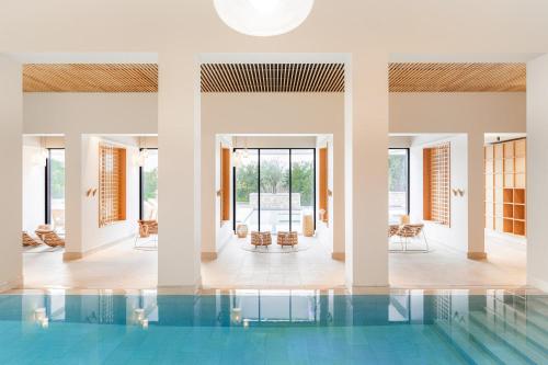 Bazén v ubytování Le Couvent des Minimes, Un Hôtel & Spa L'Occitane en Provence nebo v jeho okolí