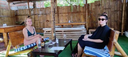 two women are sitting at a table in a restaurant at Casa travesia in Ayampe