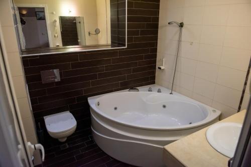 Hotel Monte Cristoにあるバスルーム