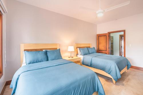 Ένα ή περισσότερα κρεβάτια σε δωμάτιο στο 3BR Beachfront townhouse at Puerto Bahia