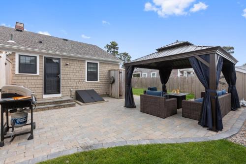 Gallery image of 3-min Walk To Beach! Private Luxury Backyard! in Dennis