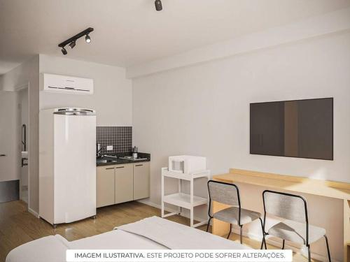 a kitchen with a table and two chairs and a refrigerator at Apt. inteiro recém-reformado - Vila Clementino in Sao Paulo