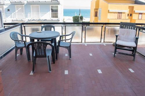 Monolocale fronte mare a Marcelli – M031
