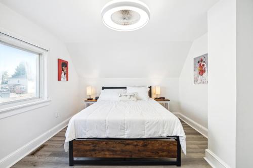 Un pat sau paturi într-o cameră la Logan's House