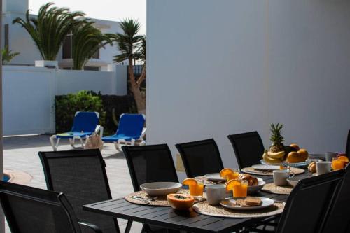 Casa Marlay Spacious, heated Pool, BBQ & Fast Wi-Fi only 15 minutes walk to town