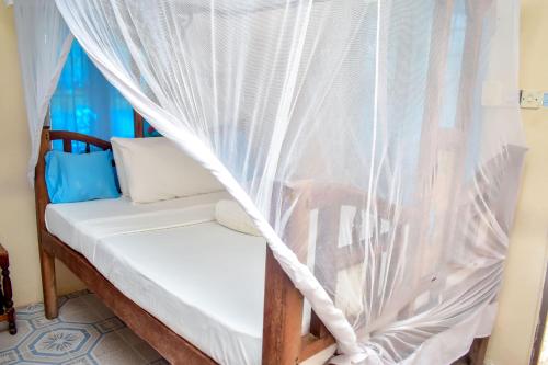 Кровать или кровати в номере Blue Earth Beach Bungalow