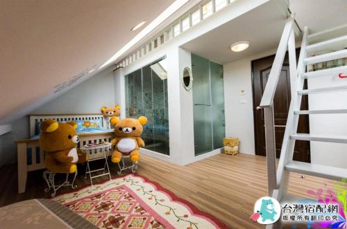 two teddy bears sitting on chairs in a room at Elizabeth Bed and Breakfast in Fengli