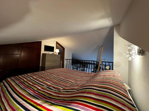 Posteľ alebo postele v izbe v ubytovaní Mansardina a pochi passi da Roma