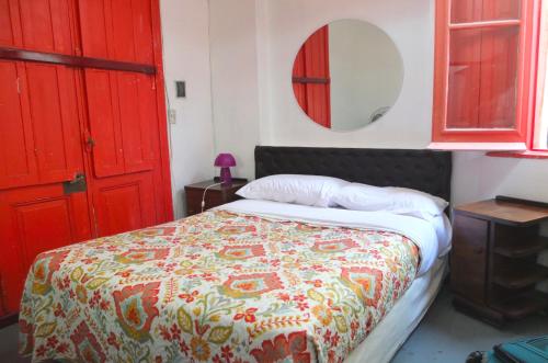 เตียงในห้องที่ Casa San Telmo 3031