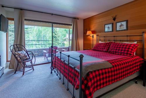 a bedroom with a bed and a large window at Snowcreek Condo 1579 -Sun Valley Resort Amenities Plus Hot Tub Onsite in Sun Valley