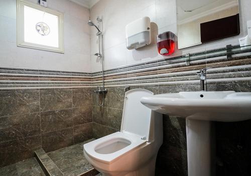 a bathroom with a toilet and a sink at MAJESTIC HOTEL APARTMENTSماجستيك للشقق الفندقيه in Kuwait