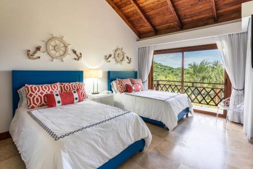 Postel nebo postele na pokoji v ubytování The Greatest 3BR Villa at Puerto Bahia