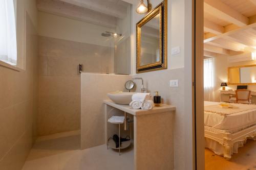 a bathroom with a sink and a shower at Relais Ca' Morenica in Valeggio sul Mincio