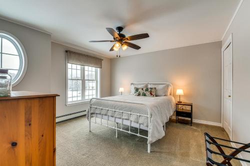 een slaapkamer met een bed en een plafondventilator bij Spacious Family Home with Deck and Yard 5 Mi to Stowe in Morristown