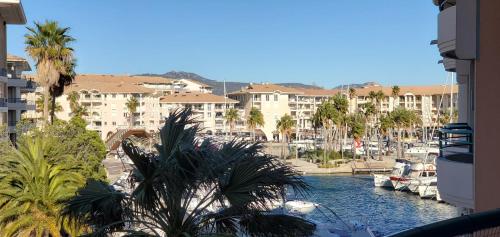 CESAREE BORGHESE, Port Frejus, Grand 2-3 pieces, 4