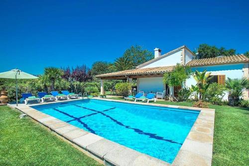 Villa Geranios by Renthousing