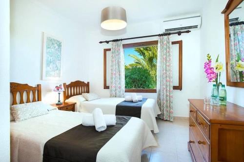 Villa Geranios by Renthousing