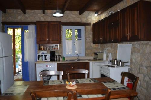 Η κουζίνα ή μικρή κουζίνα στο The Guesthouse Katochori