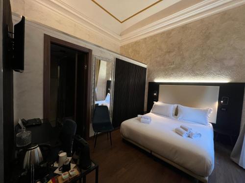 a bedroom with a large white bed in a room at Domus Aquae Rooms & Wellness SPA in Genova
