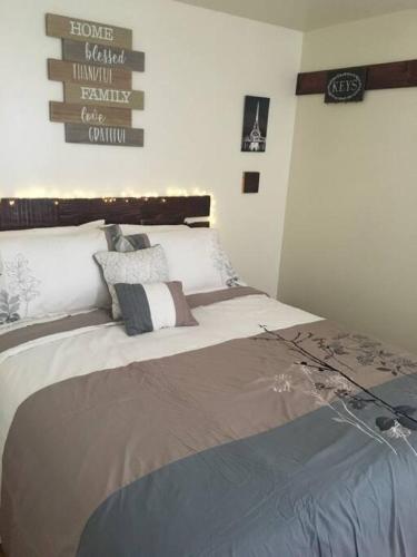 a bedroom with a large bed in a room at Meet the browns with parking in Schenectady