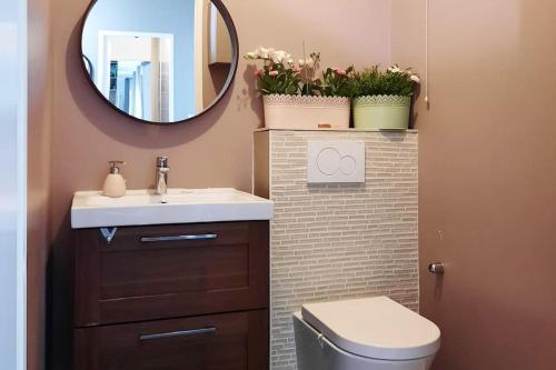 a bathroom with a sink and a toilet and a mirror at Magnifique appartement avec terrasse et parking, 8 Personnes in Nanterre