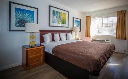 Katil atau katil-katil dalam bilik di Americas Best Value Inn - Chico