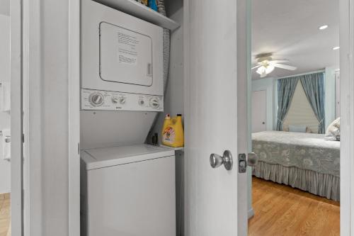 a kitchen with a washer and dryer in a room at Conveniently located two bedroom two bath HK319 in Wailea