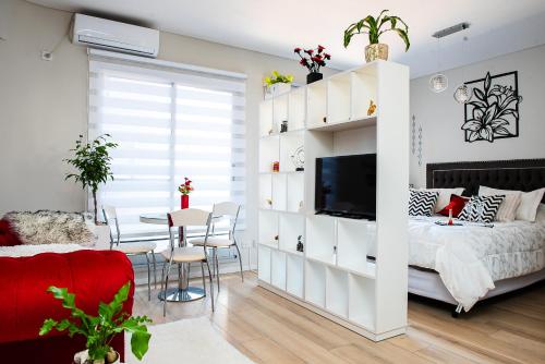 a bedroom with a bed and a table with chairs at Movistar Arena "Rincón de ensueño" Palermo in Buenos Aires
