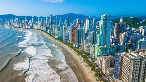 - Vistas aéreas a la playa y a la ciudad en Apto Texas em Balneário Camboriú-SC, en Balneário Camboriú