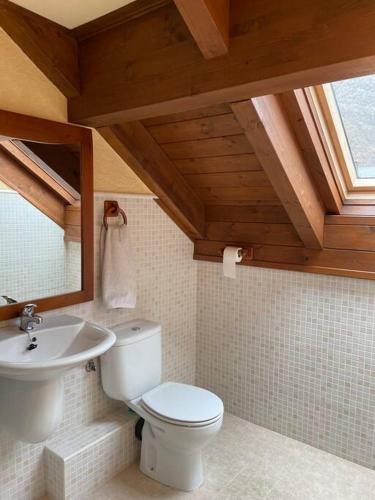 Koupelna v ubytování Apartamento dúplex en Benasque