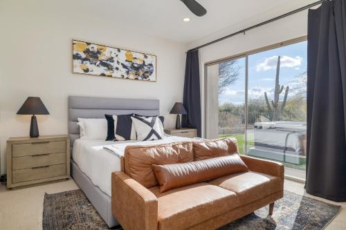 Posteľ alebo postele v izbe v ubytovaní Montoya by AvantStay Pool Putting Green Views