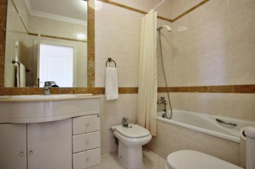 Koupelna v ubytování ViaMar Apartment