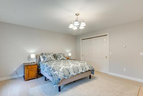 Katil atau katil-katil dalam bilik di Monterey Home with Hot Tub, Pool and Game Room!
