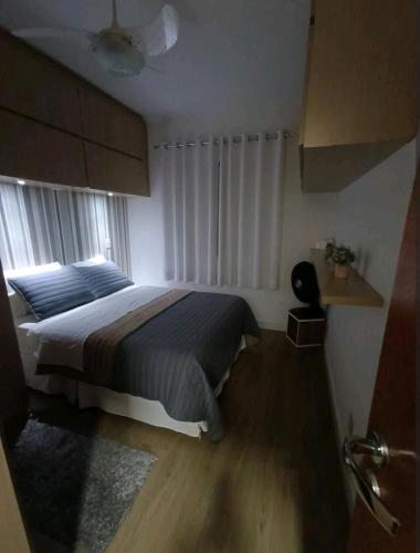 a bedroom with a bed and a window at Aconchego 1 in São Roque