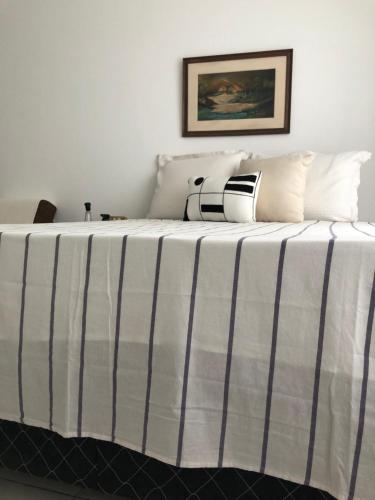 Posteľ alebo postele v izbe v ubytovaní Apto Praia