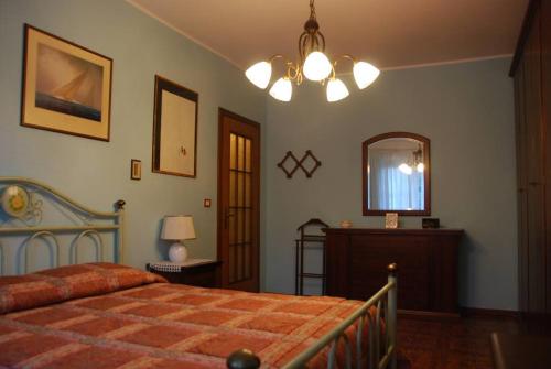 Ένα ή περισσότερα κρεβάτια σε δωμάτιο στο Alle porte di Torino, ai piedi del M.te S. Giorgio