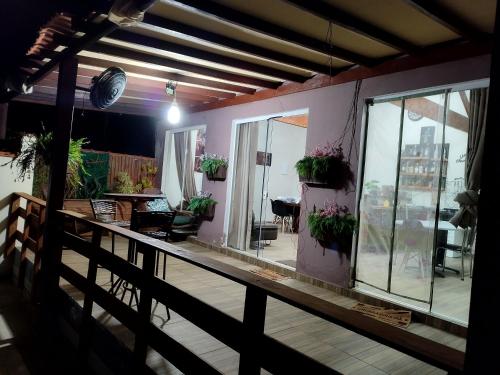 Balkón nebo terasa v ubytování Linda Chacara com 2 Chalés em Boituva