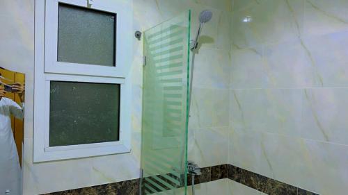 a man taking a picture of a shower in a bathroom at بولاريس فيو in Jeddah