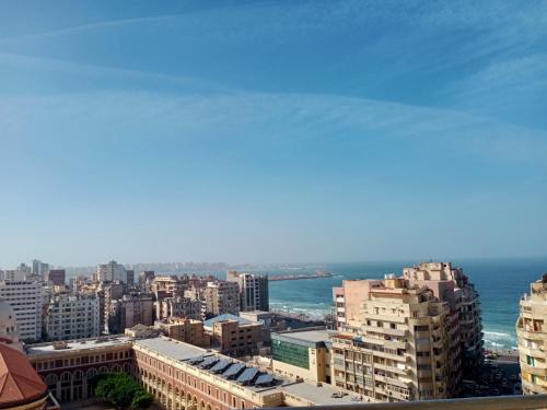 a view of the ocean from a city at شقة فندقية بالإسكندرية بڤيو لا مثيل له in Alexandria